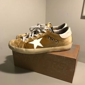GOLDEN GOOSE
Women's Superstar Velvet Sneakers